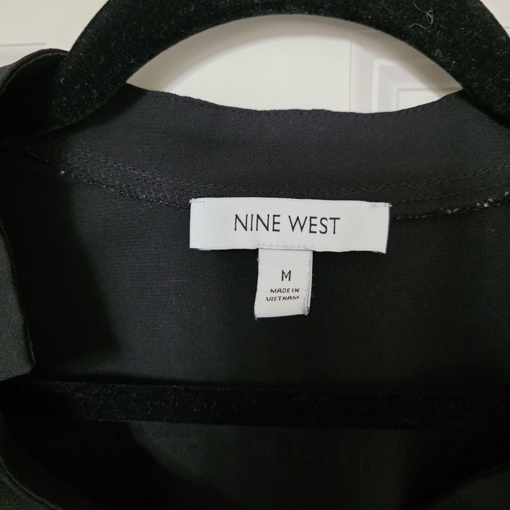 (2 FOR $20) Nine West Black V-Neck Opening Blouse - Picture 4 of 4